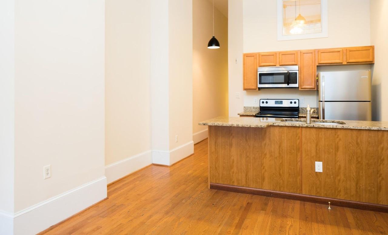 323 W Broad St - Photo 4 of 11
