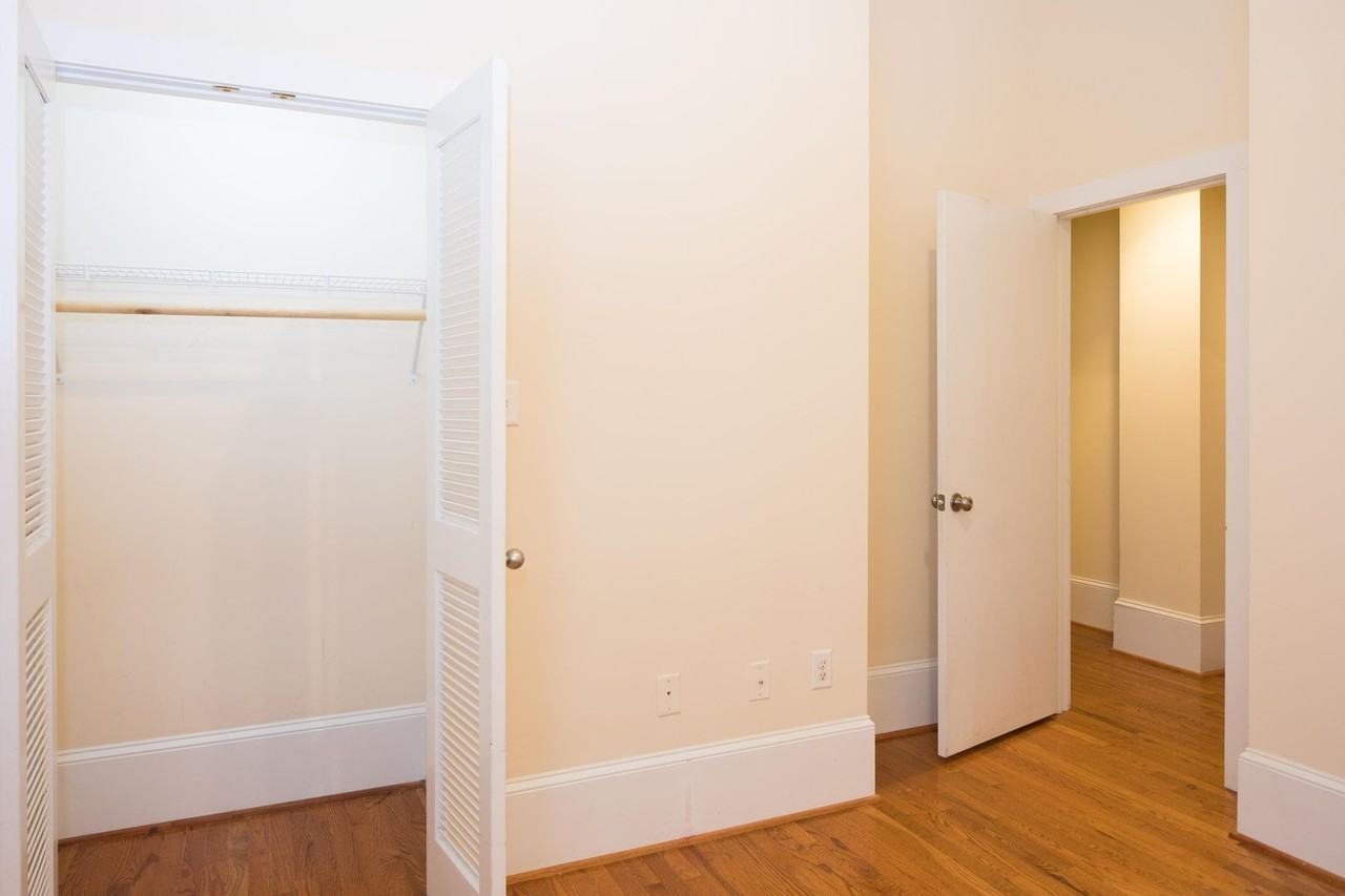 323 W Broad St - Photo 6 of 11
