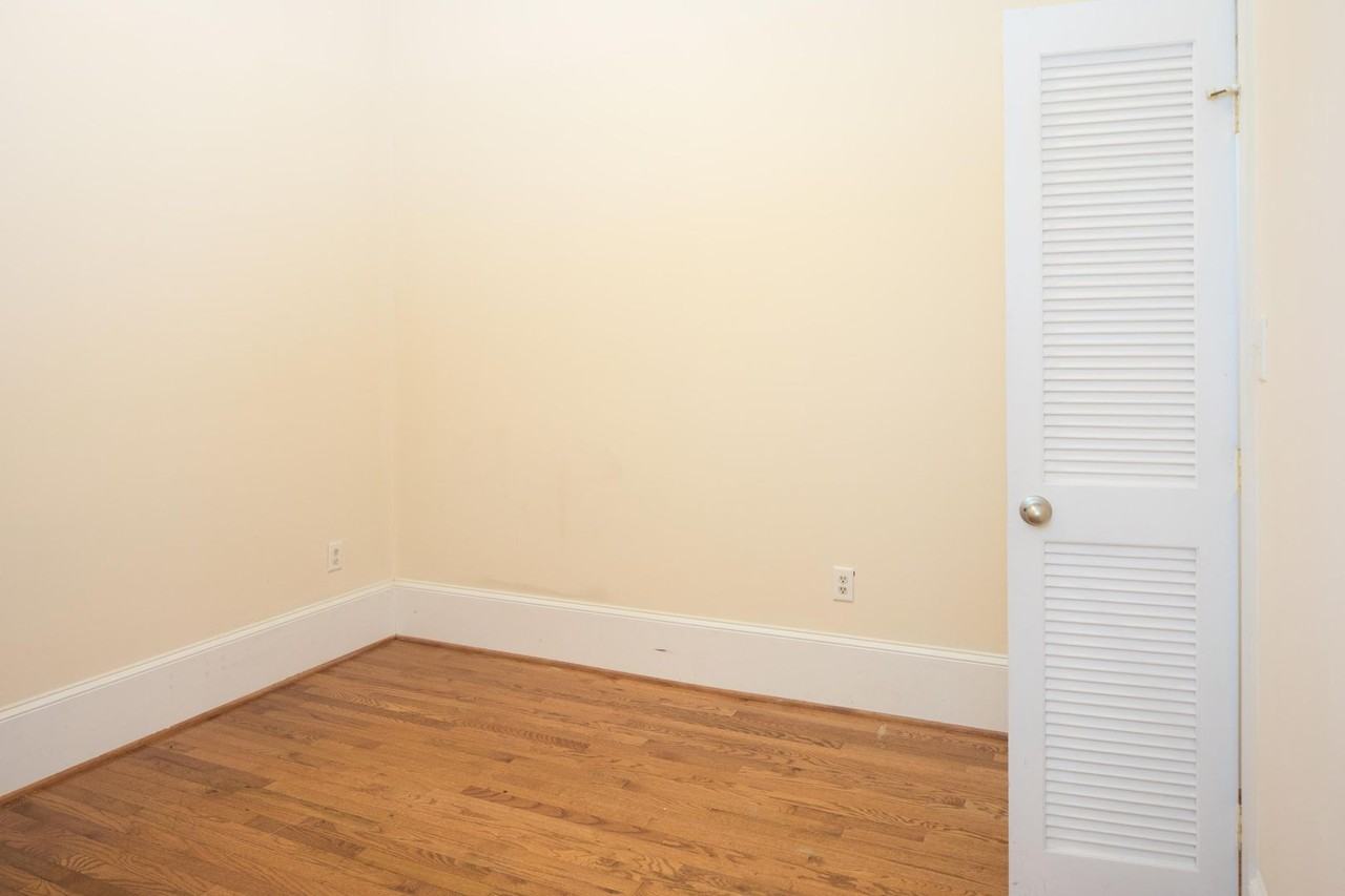 323 W Broad St - Photo 7 of 11