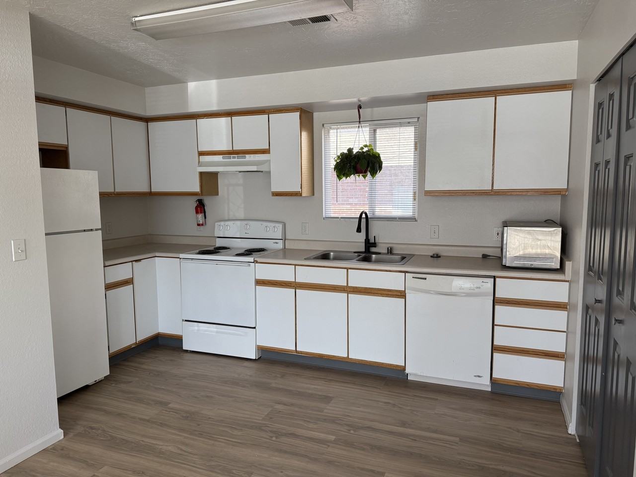 Pearl Suites 2004 - Photo 2 of 9