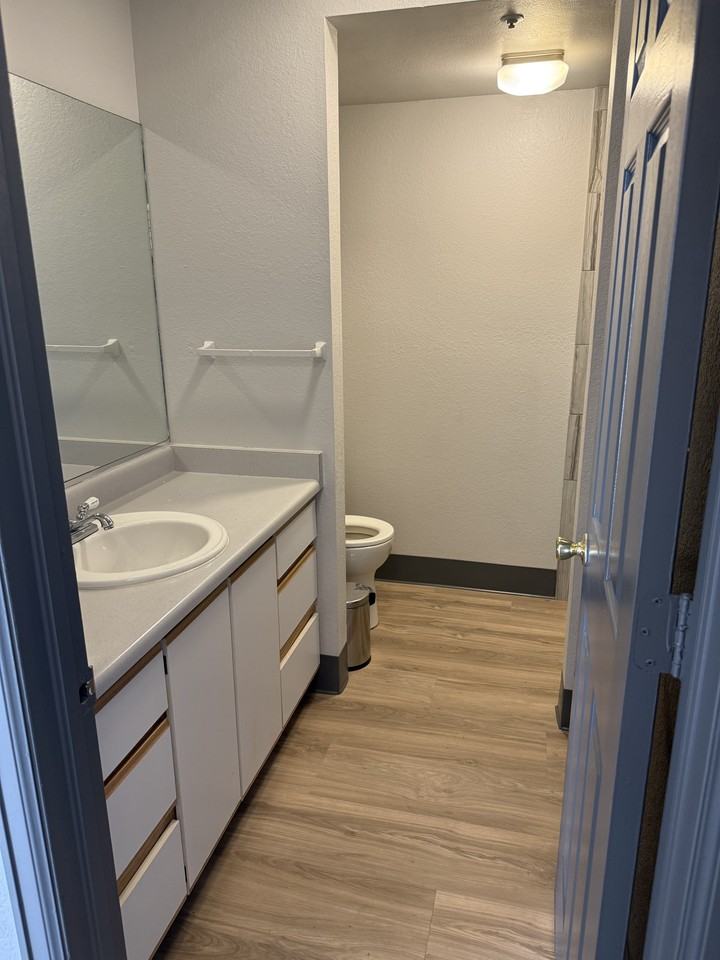 Pearl Suites 2004 - Photo 4 of 9