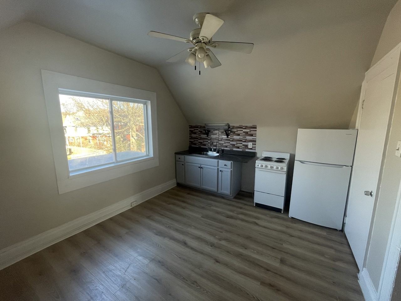 152 S Fairmount - Photo 3 of 15