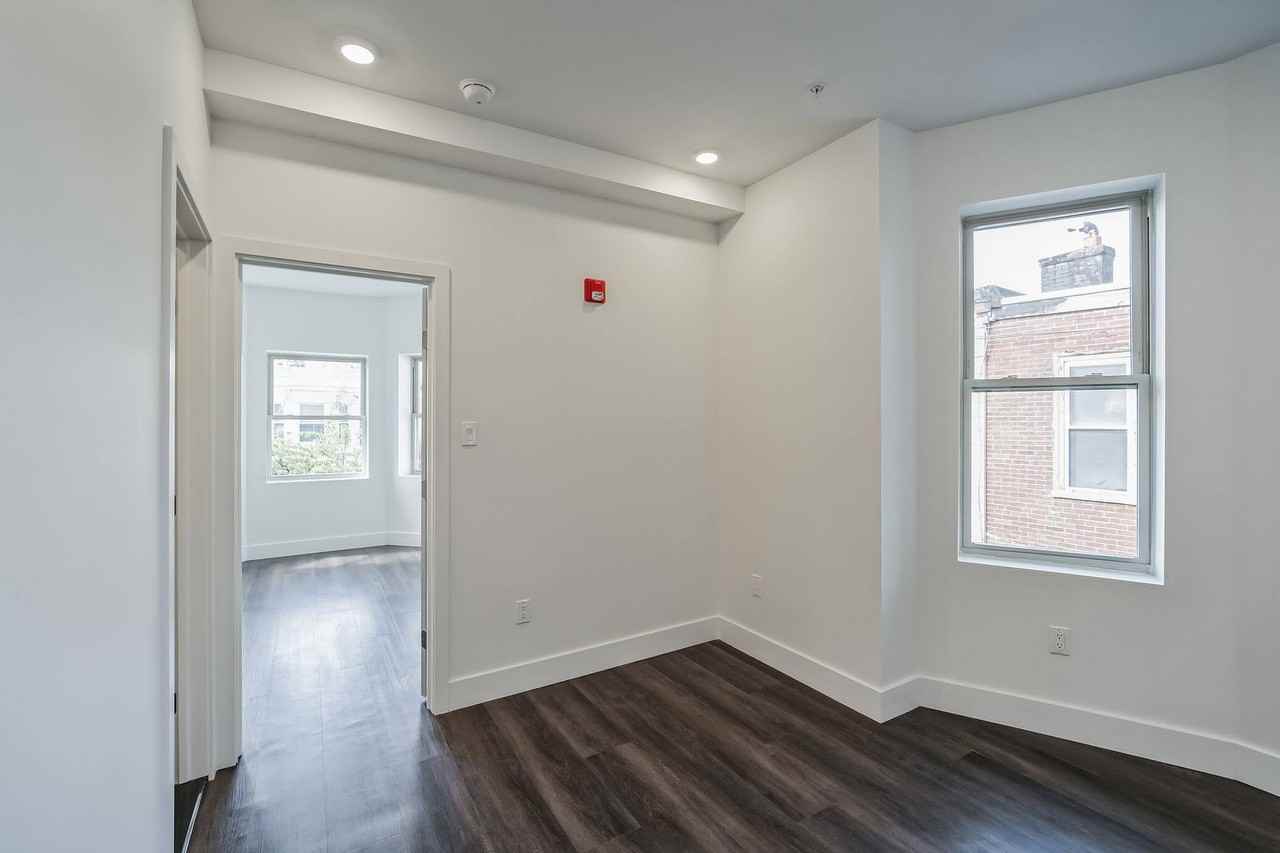 5053 Ludlow Street - Photo 5 of 13