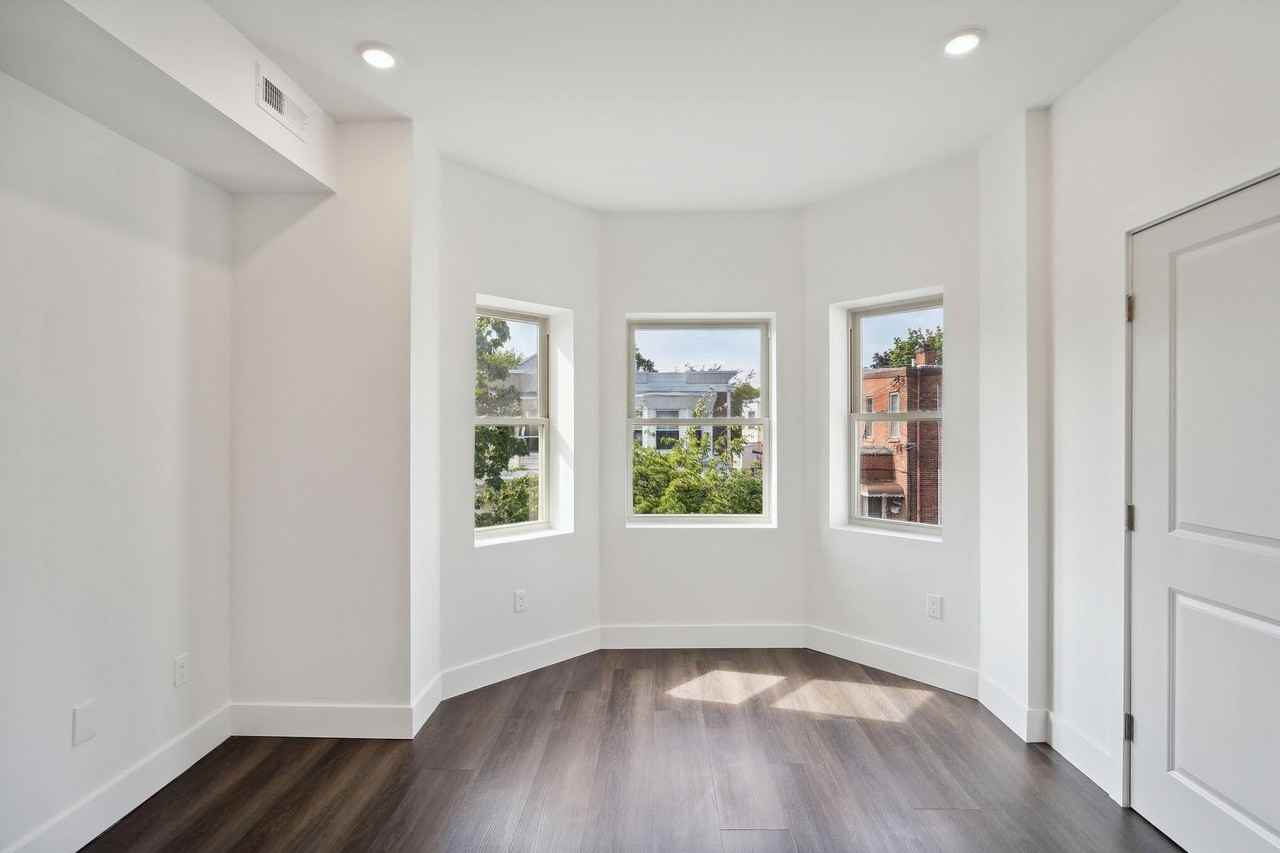 5053 Ludlow Street - Photo 6 of 13