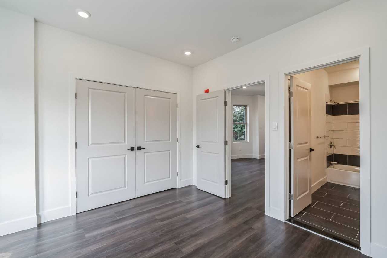 5053 Ludlow Street - Photo 7 of 13