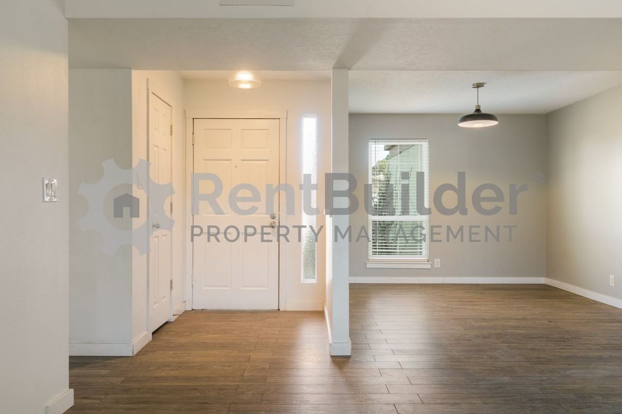 10720 Kielich Ave Ne - Photo 3 of 23