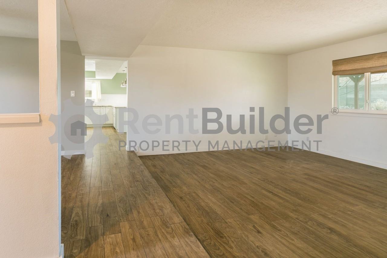 10720 Kielich Ave Ne - Photo 4 of 23