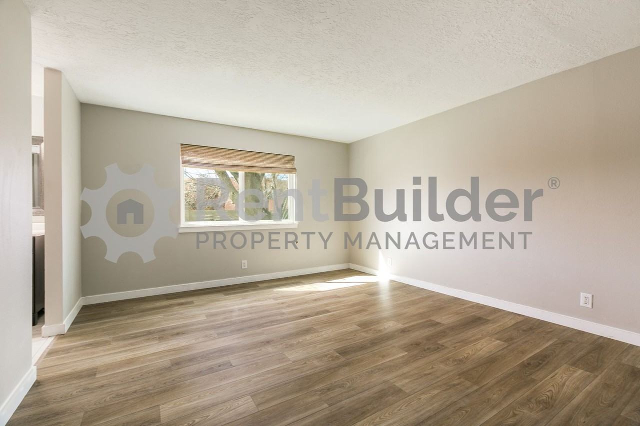 10720 Kielich Ave Ne - Photo 6 of 23