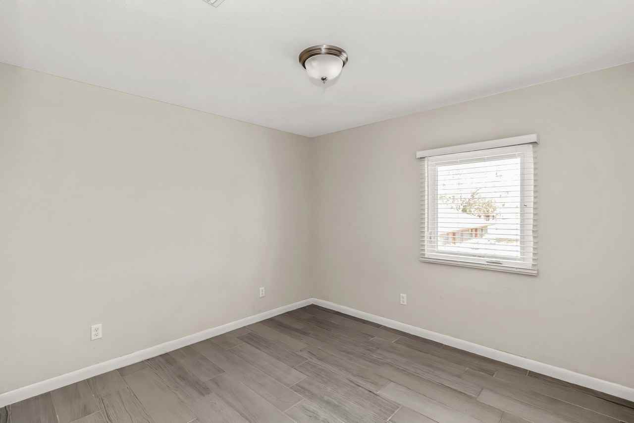 617 East Washington Street - Photo 7 of 12