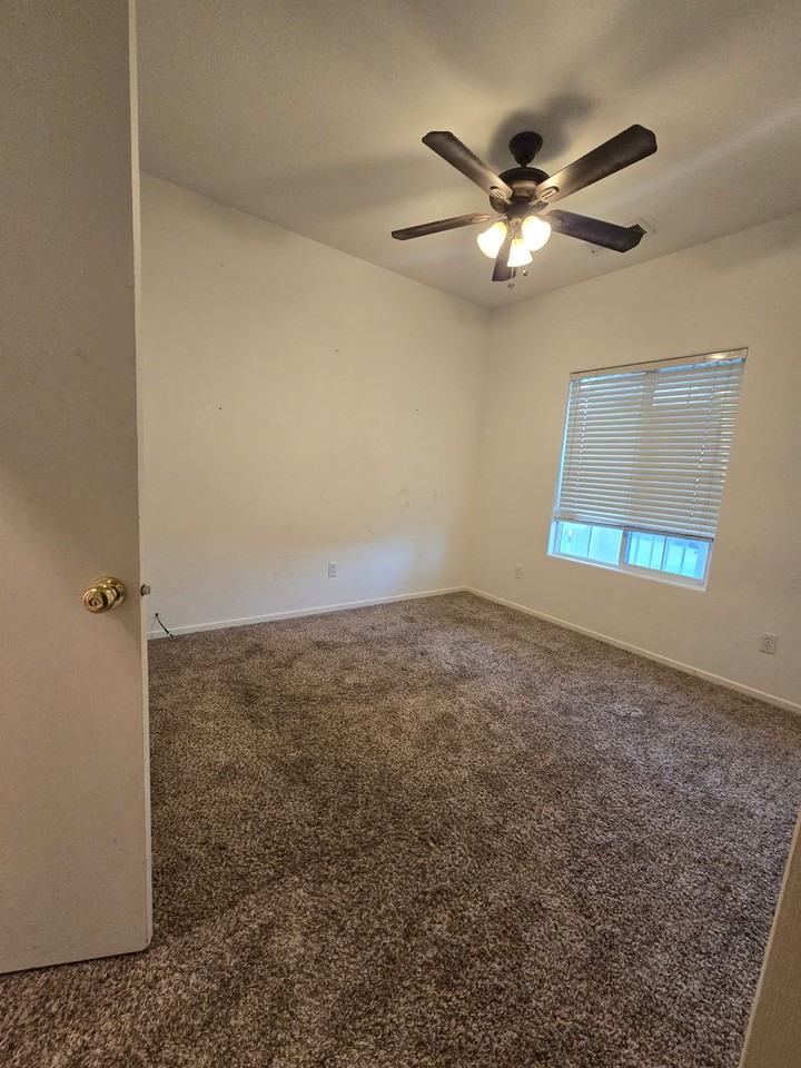 2068 W Merritt St - Photo 2 of 8