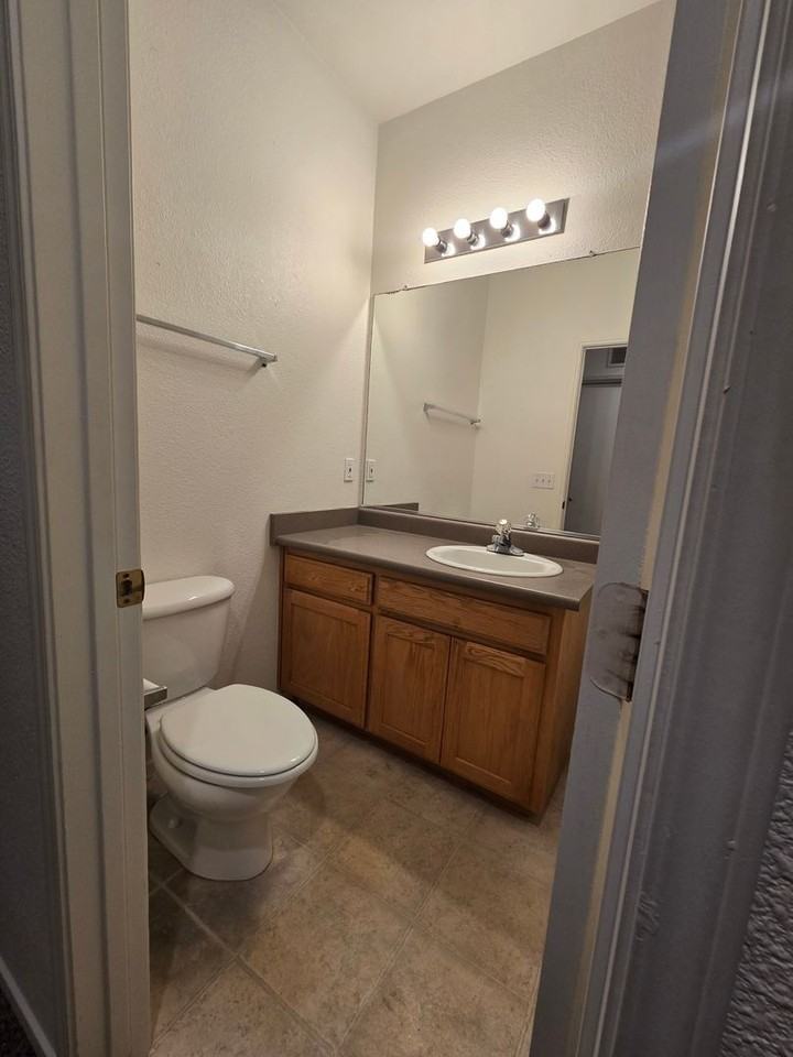 2068 W Merritt St - Photo 4 of 8