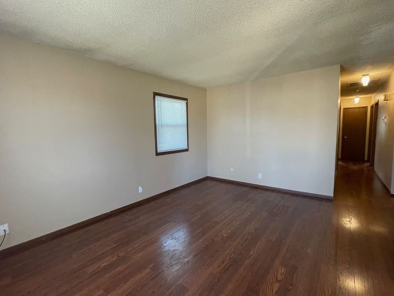 2801 E Cardinal Dr - Photo 3 of 12