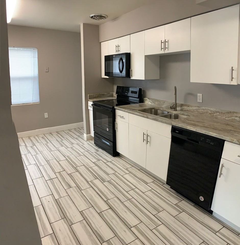 214 Prince St - Photo 2 of 7