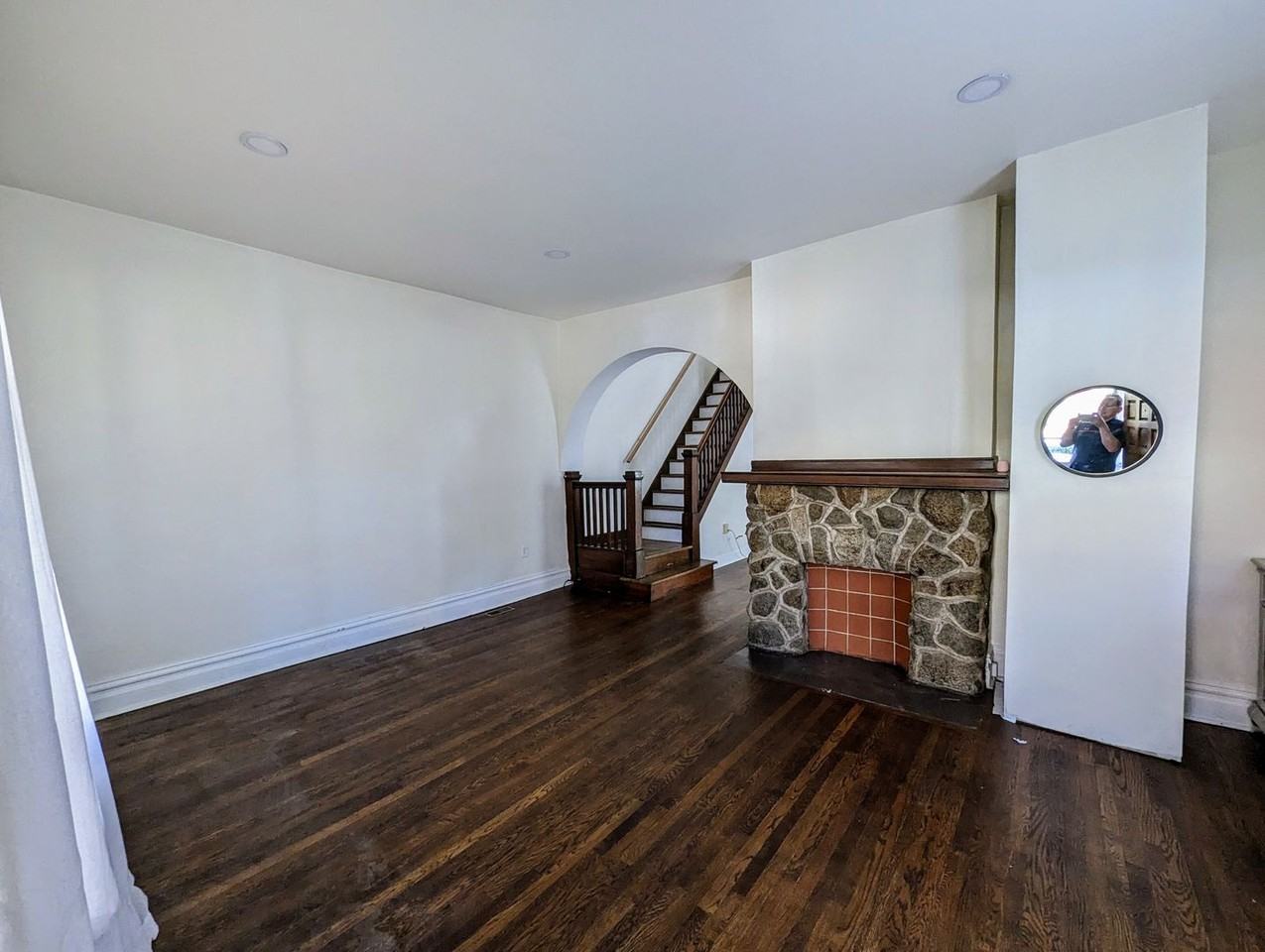 408 College Ave - Photo 3 of 24