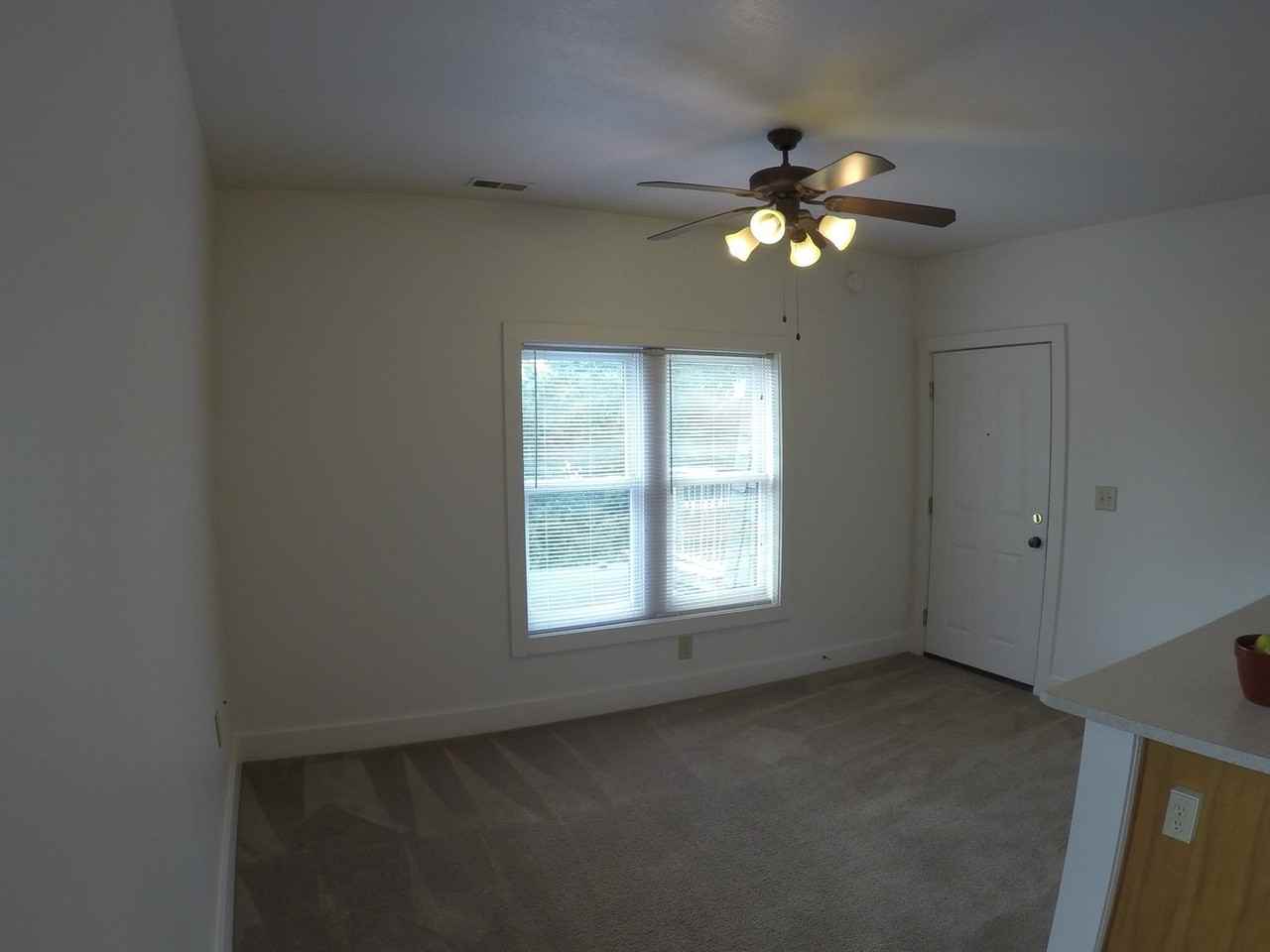 220 S 6th St (Maison de Ville) - Photo 6 of 16