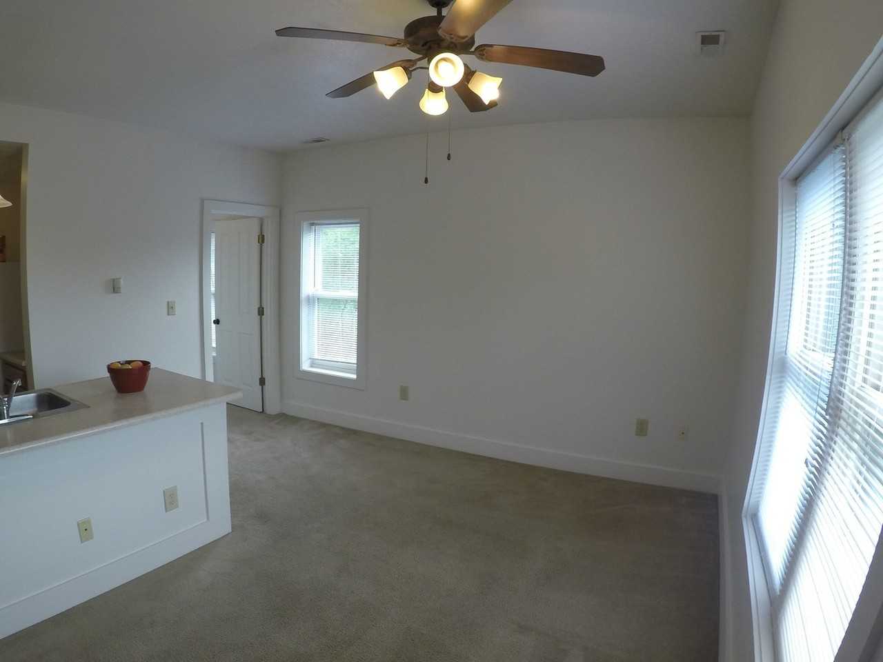 220 S 6th St (Maison de Ville) - Photo 7 of 16