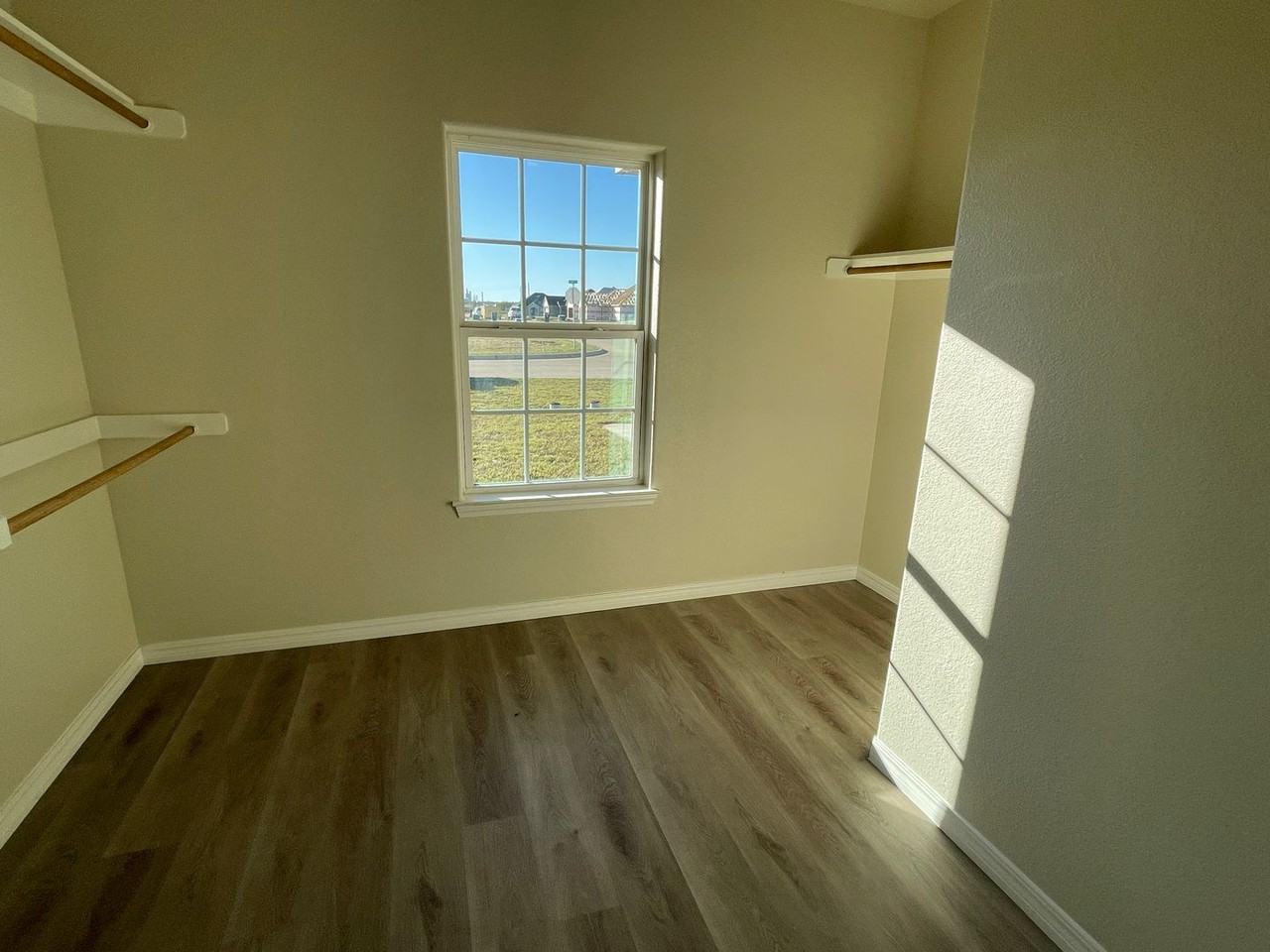 516 Venus Rd - Photo 2 of 12