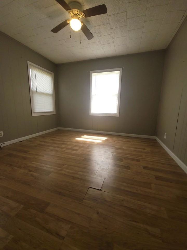 1105 Hunter Dr - Photo 6 of 8