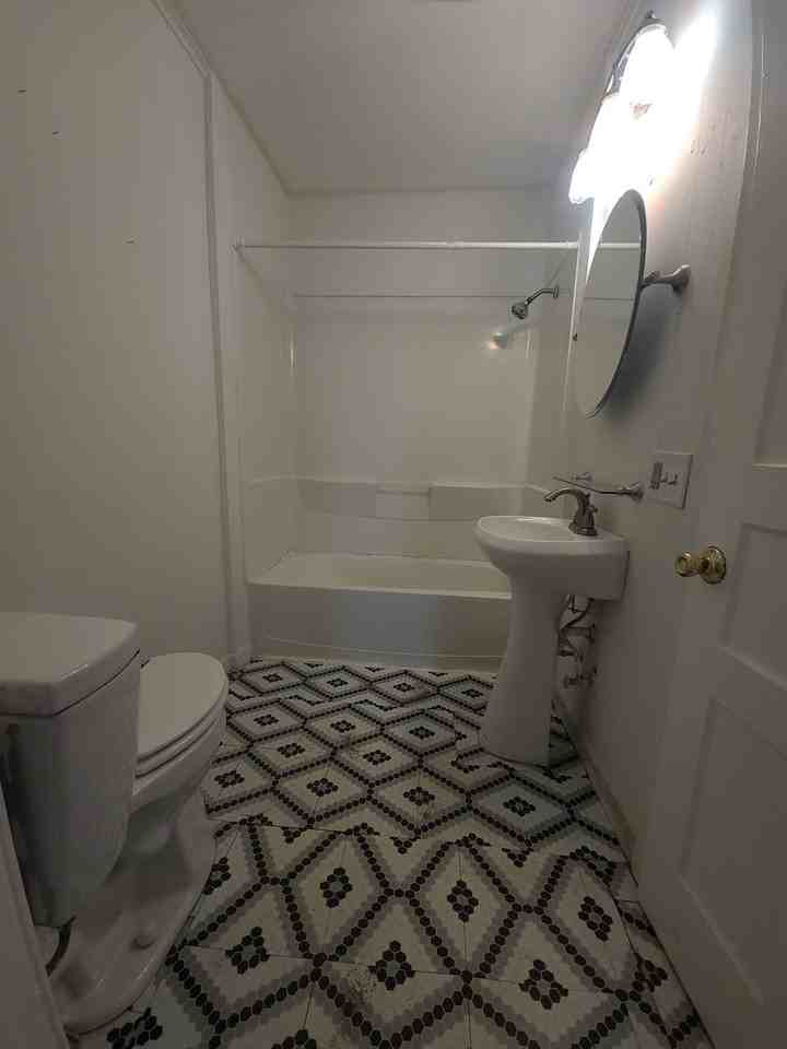 1105 Hunter Dr - Photo 7 of 8