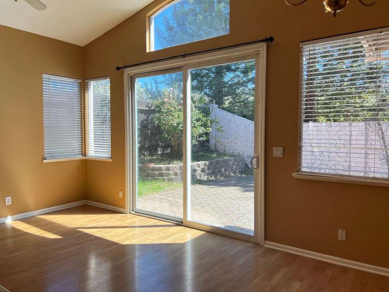 689 Hillswick Cir - Photo 4 of 14