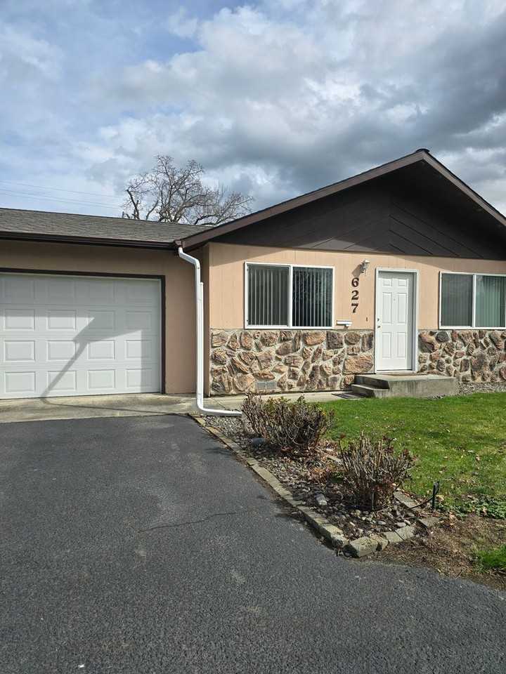 625 2nd St - Photo 2 of 16