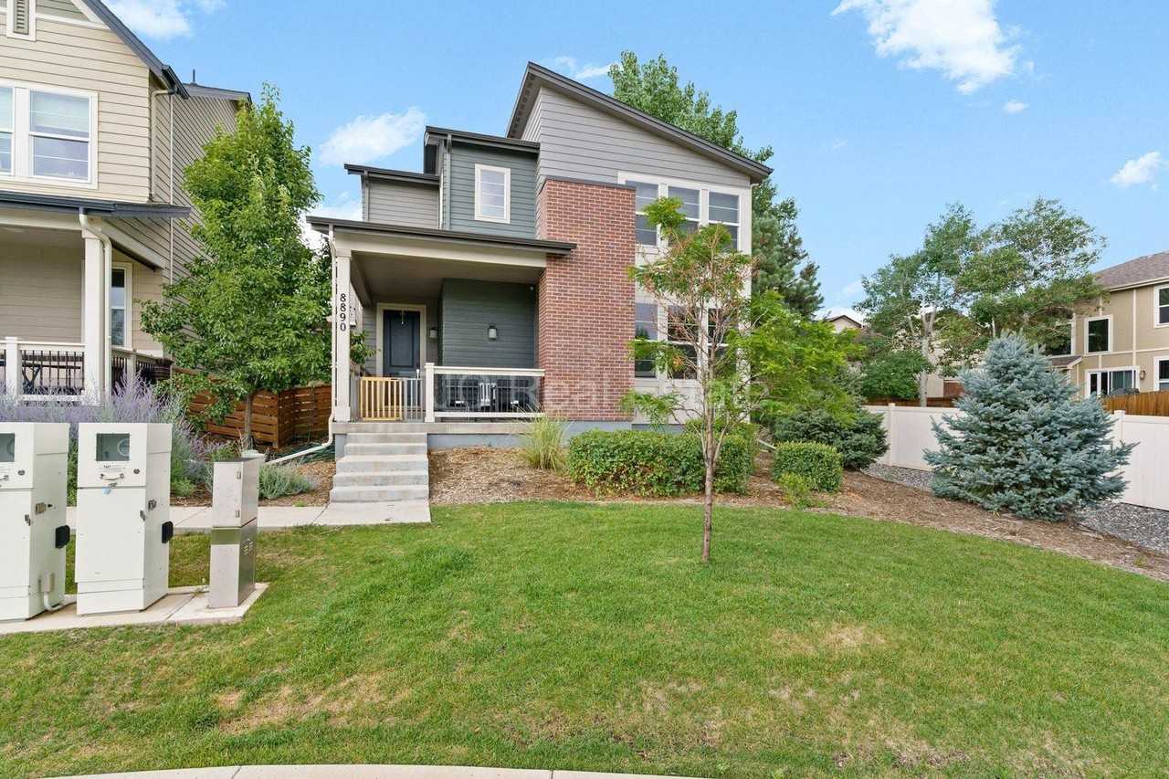 8890 Yates Dr - Photo 3 of 28