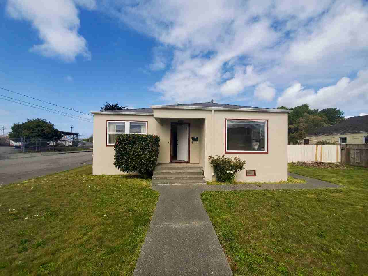 1105 Harris St - Photo 3 of 24