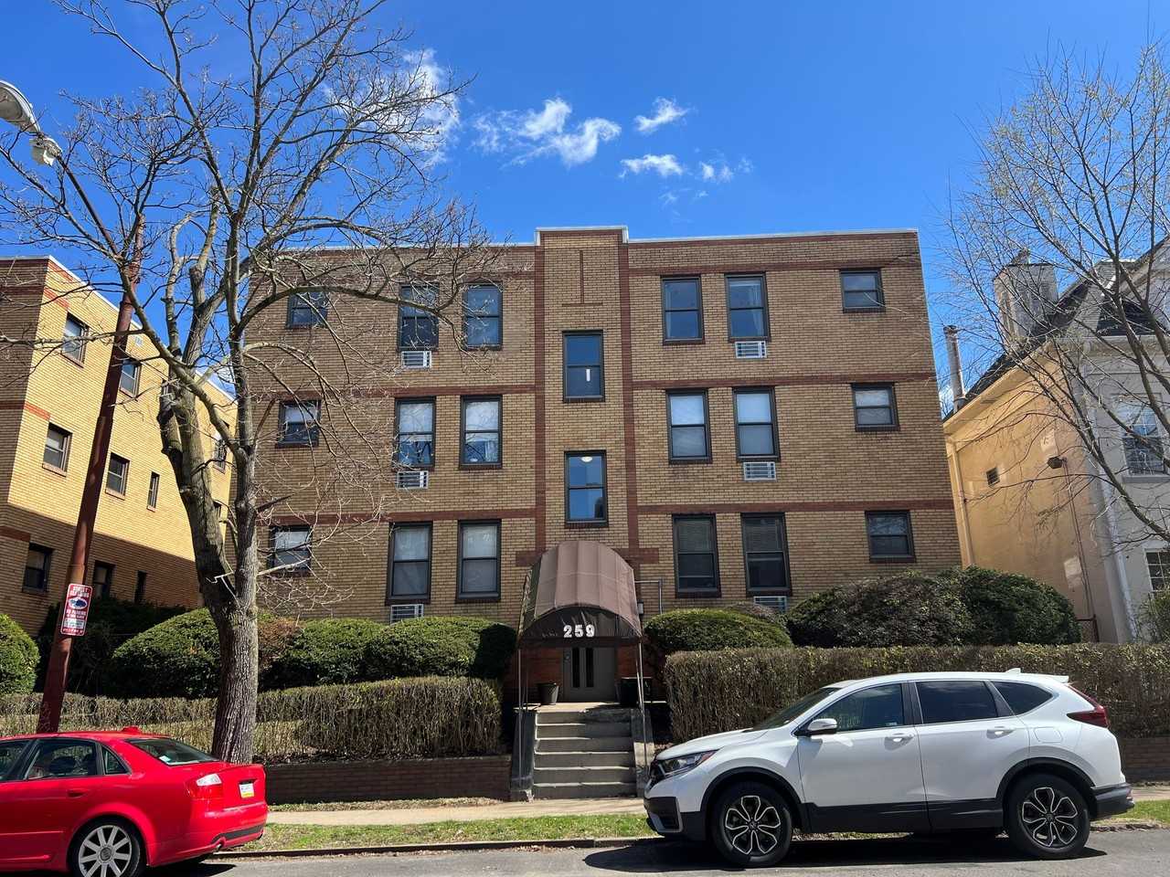 259 Shady Avenue - Photo 3 of 4