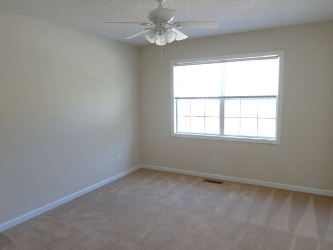 137 137 Commons Drive - Photo 6 of 11