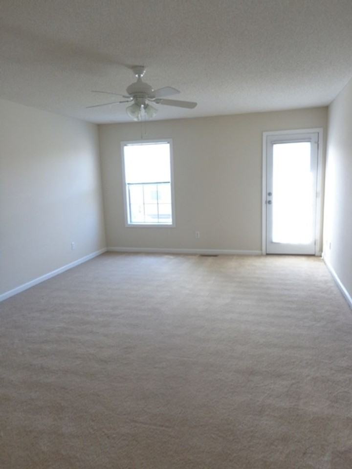 137 137 Commons Drive - Photo 7 of 11