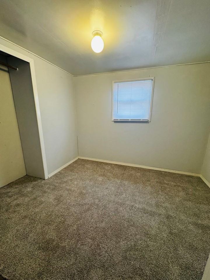 317 8th Ave Sw - Photo 2 of 7