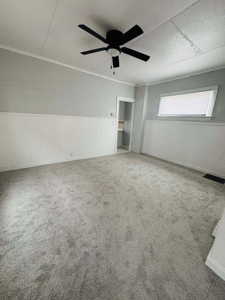 317 8th Ave Sw - Photo 3 of 7