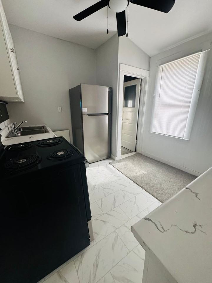 317 8th Ave Sw - Photo 4 of 21