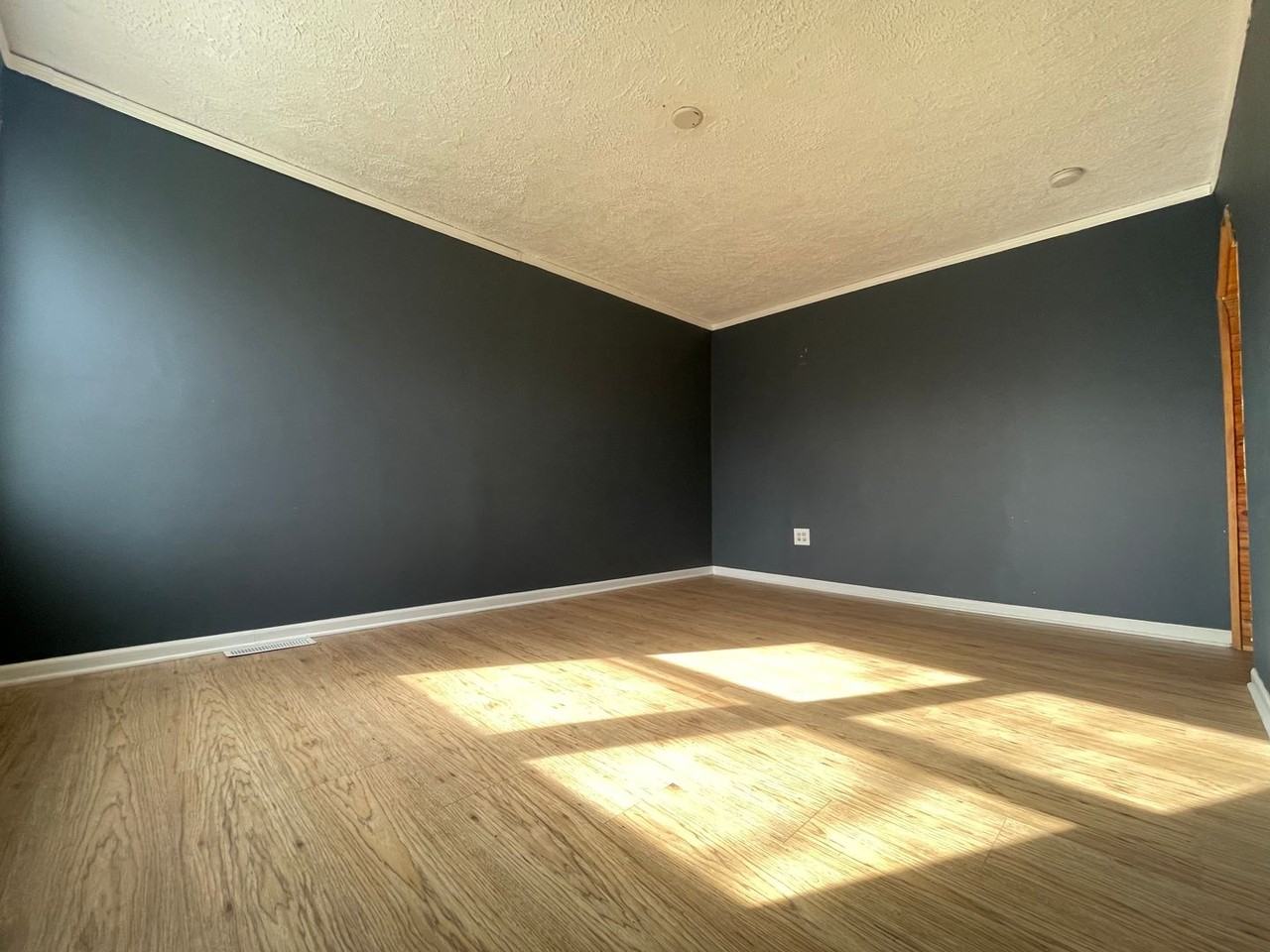 3642 Wisconsin St - Photo 2 of 9