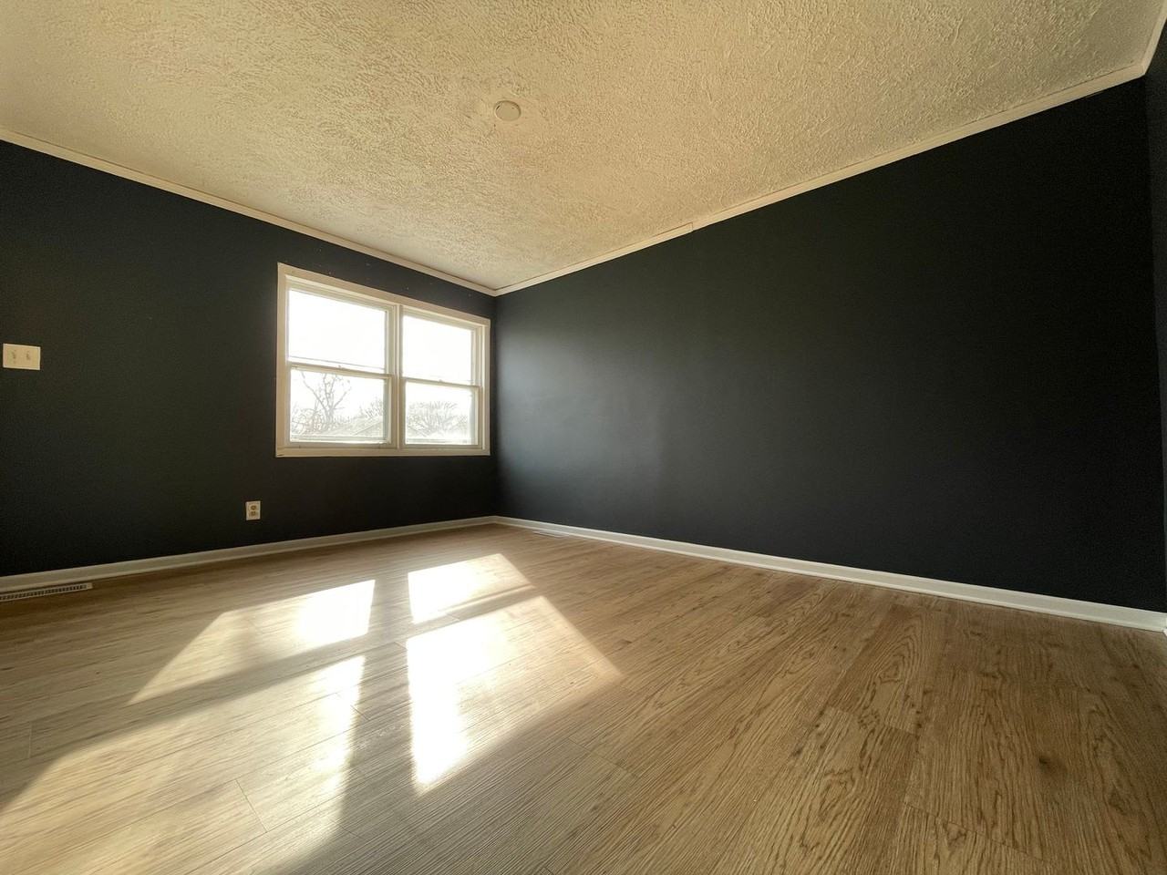 3642 Wisconsin St - Photo 3 of 9