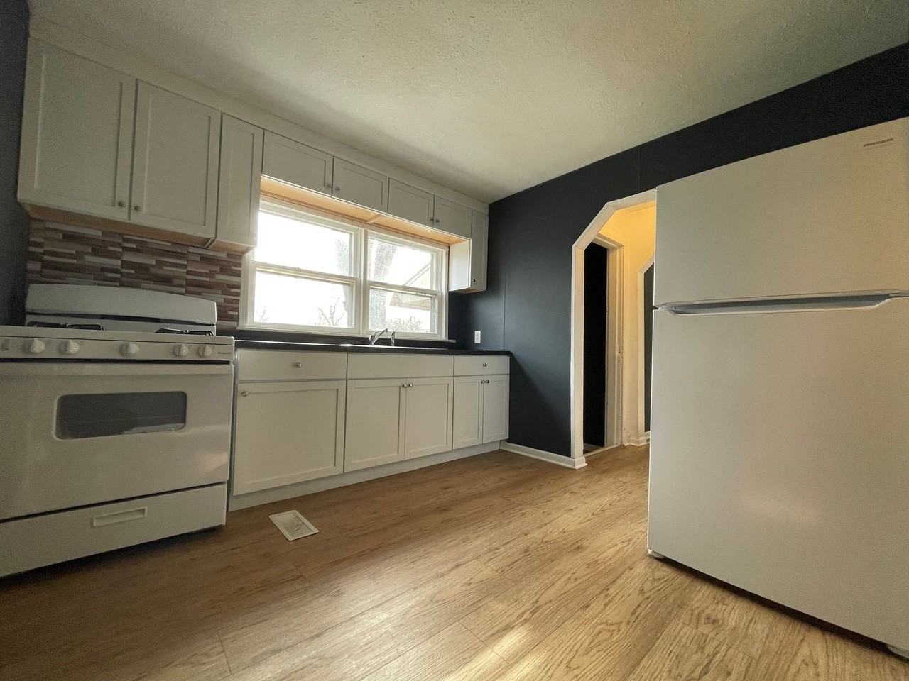 3642 Wisconsin St - Photo 5 of 9