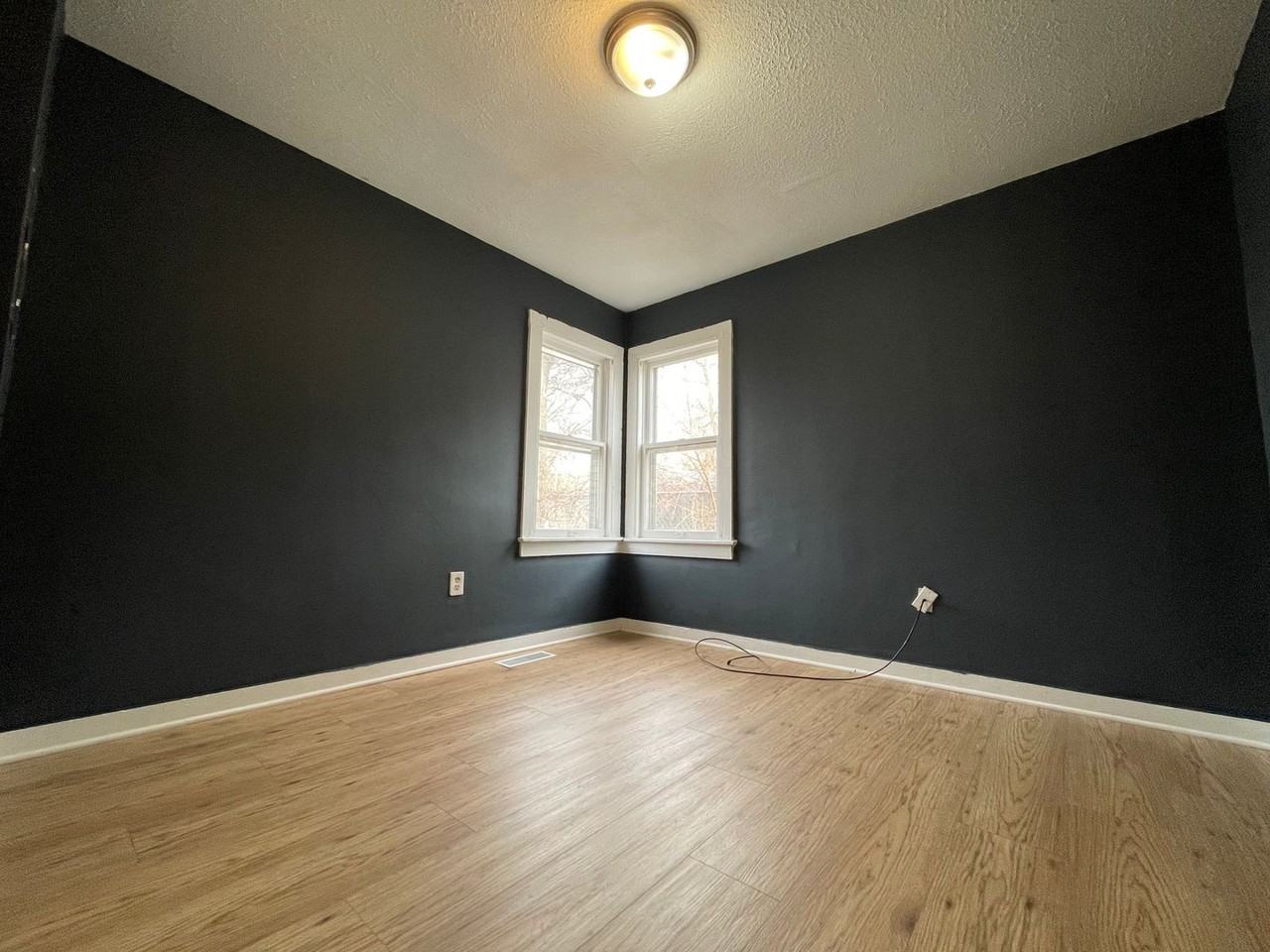 3642 Wisconsin St - Photo 7 of 9