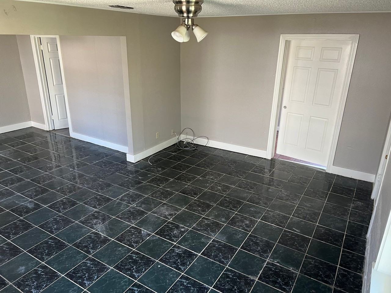 1704 S Hutchings Blvd - Photo 5 of 15