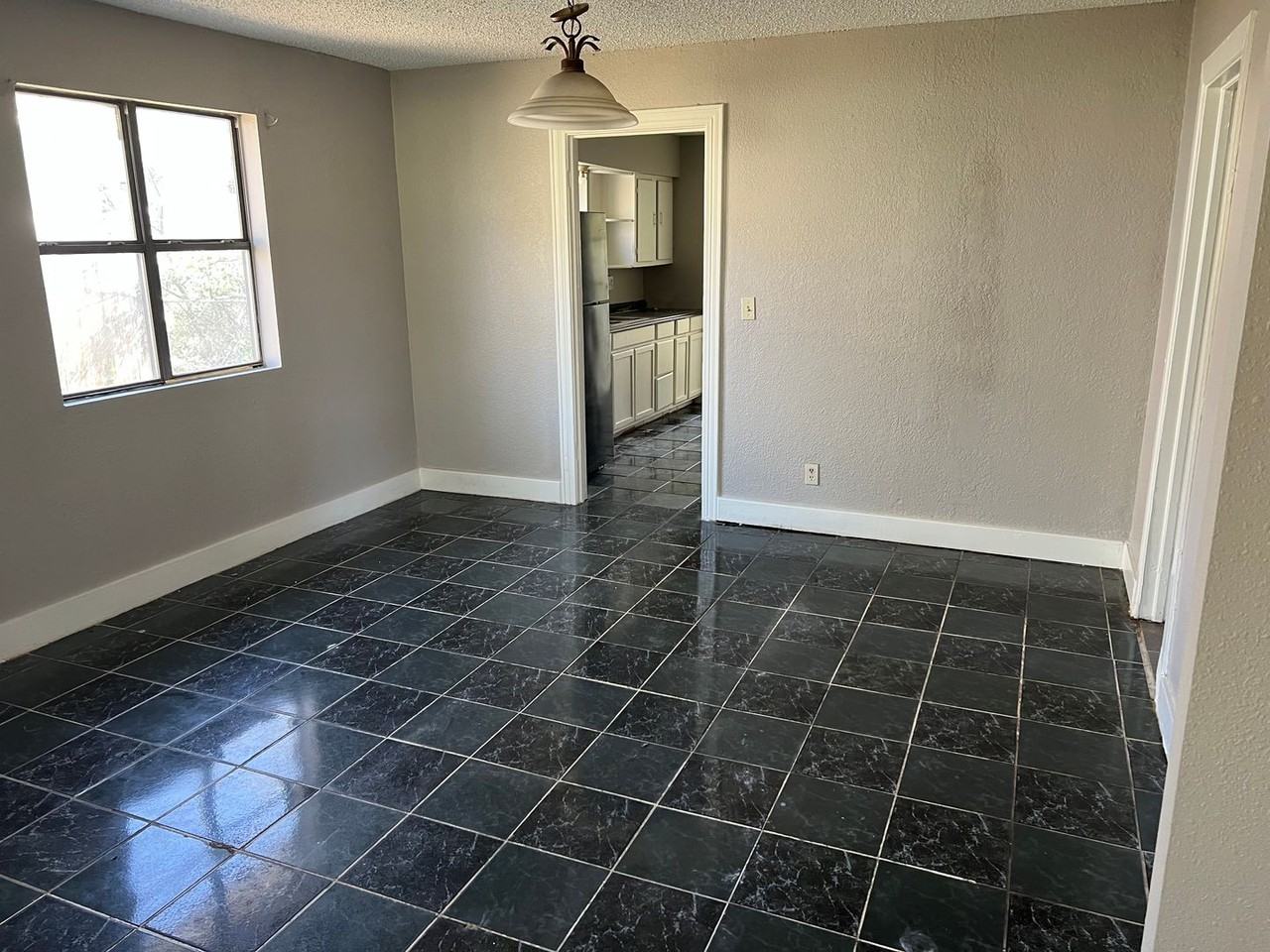 1704 S Hutchings Blvd - Photo 7 of 15