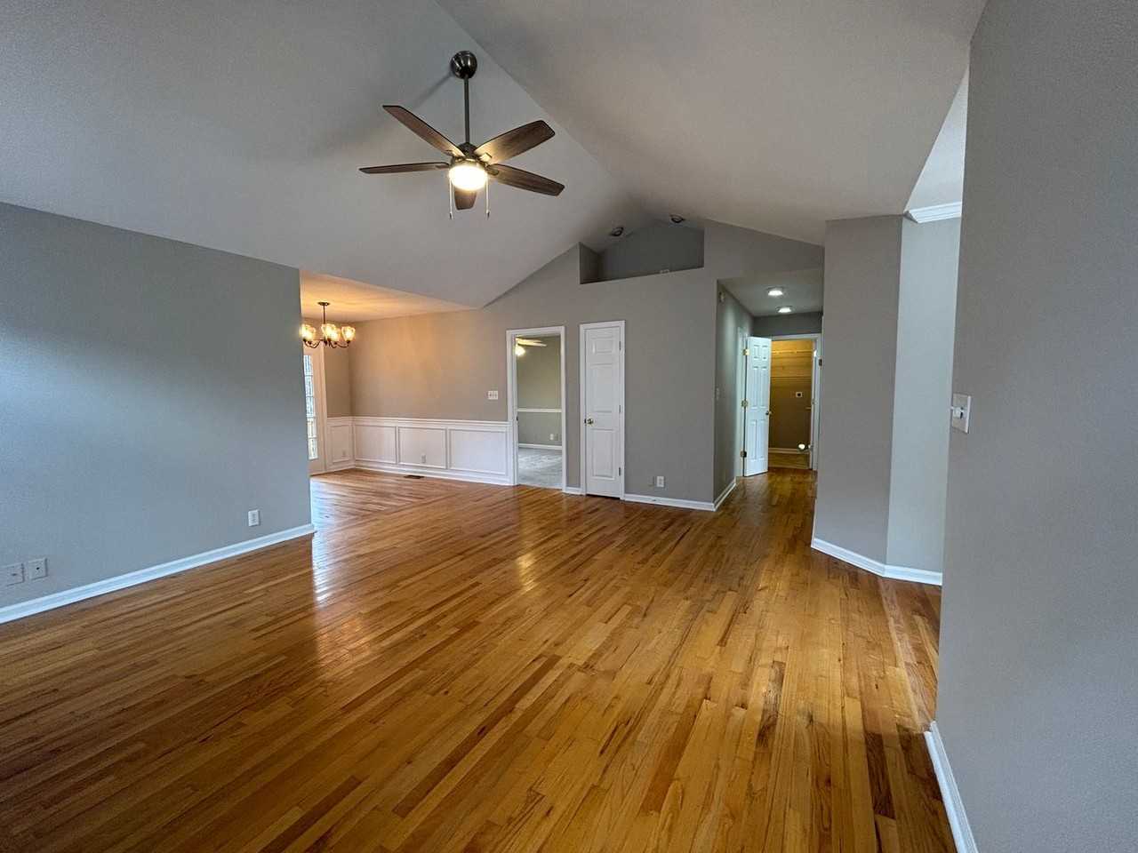 924 Amersham Ln - Photo 2 of 14