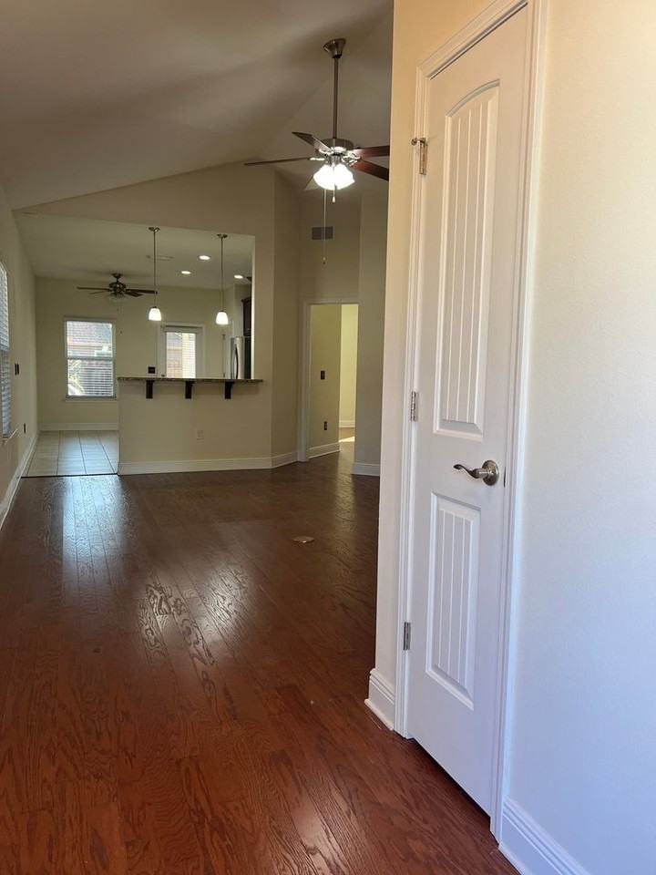 292 Marsh Lndg S - Photo 3 of 13