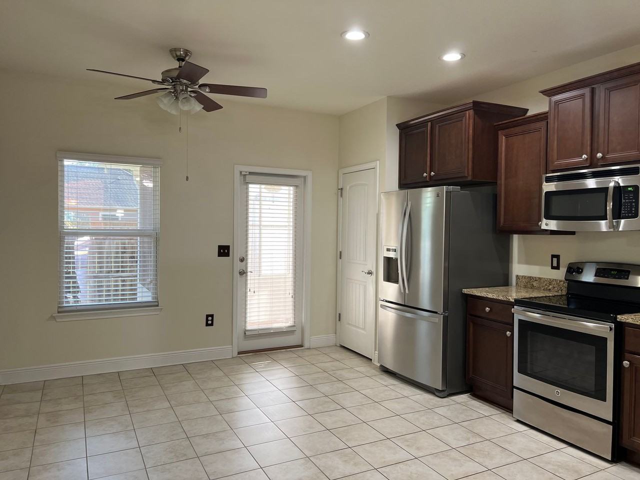 292 Marsh Lndg S - Photo 6 of 13