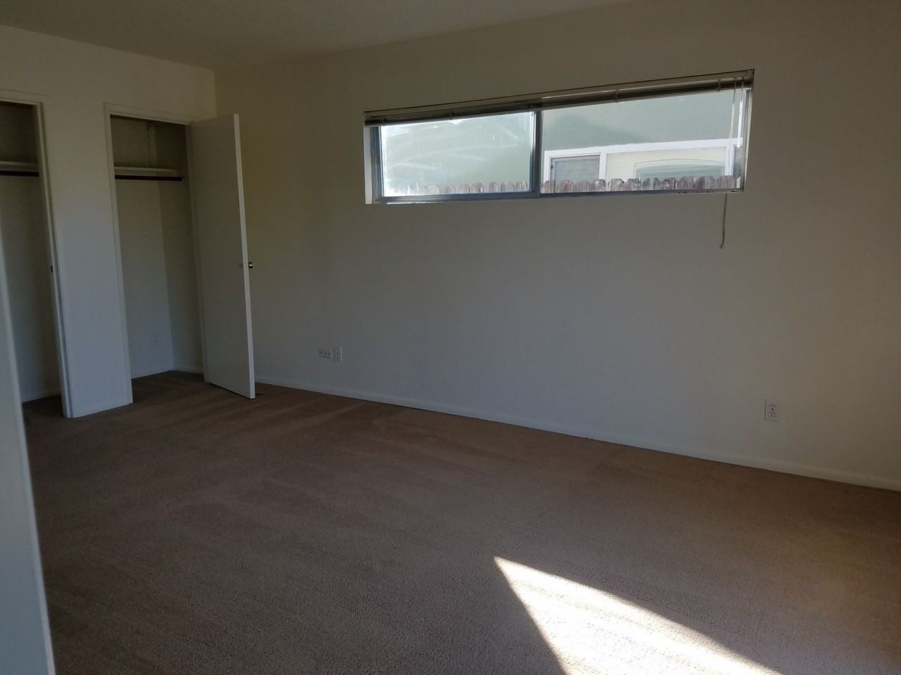 1486 Oceanaire Dr - Photo 3 of 6