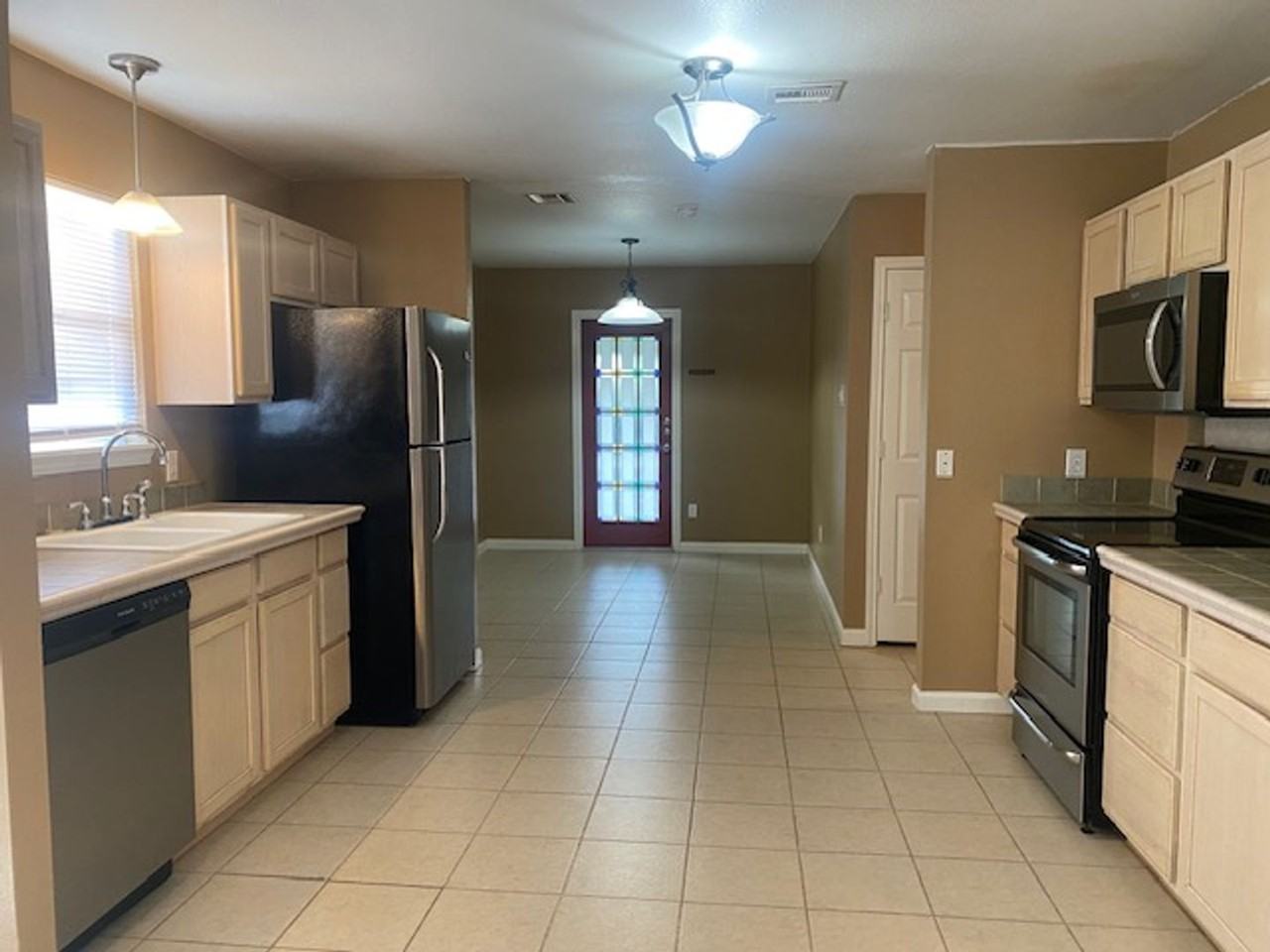 1149 Overlook Way - Photo 2 of 9