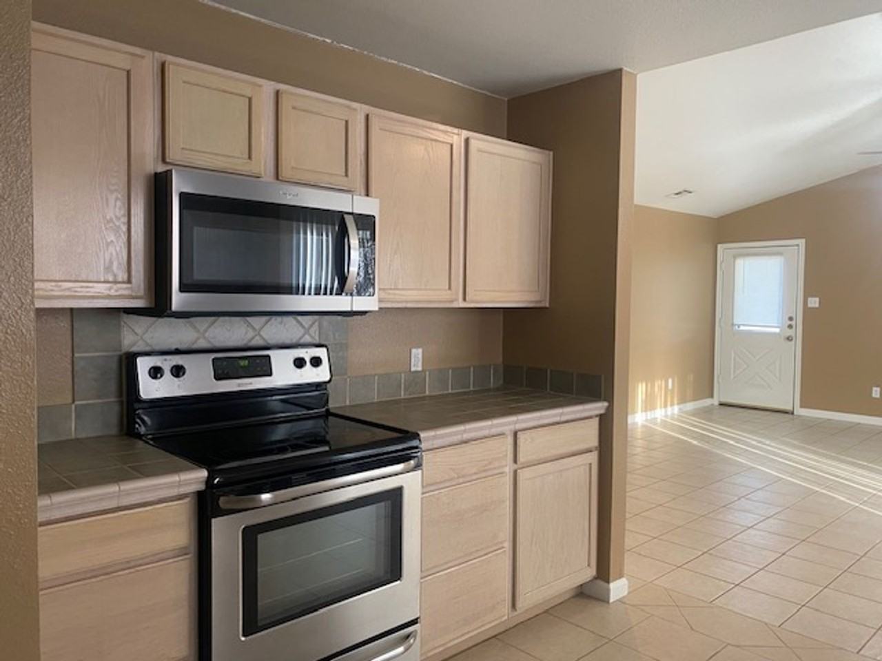 1149 Overlook Way - Photo 3 of 9