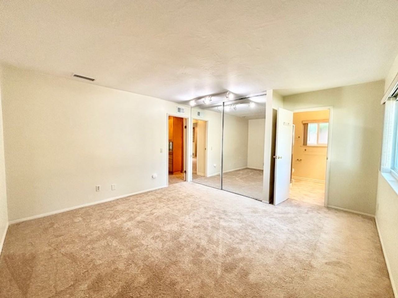 2556 Neptune Pl - Photo 6 of 21