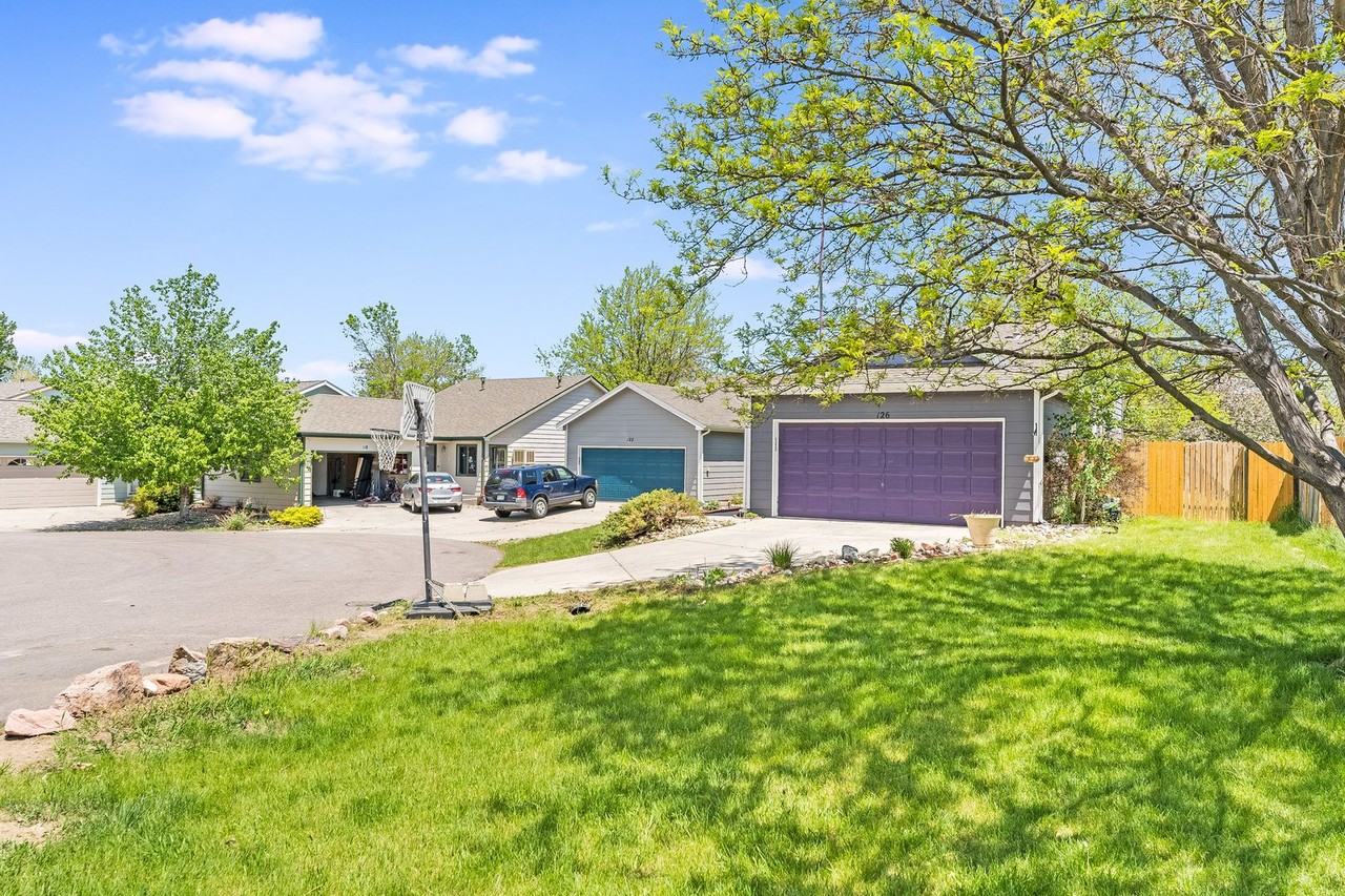 126 Fossil Ct W - Photo 2 of 17