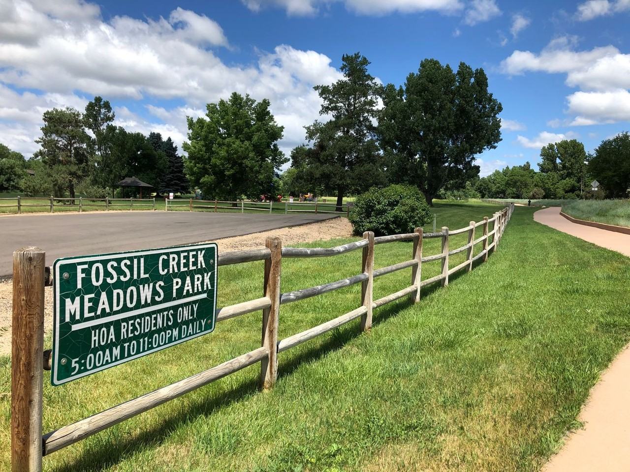 126 Fossil Ct W - Photo 3 of 17