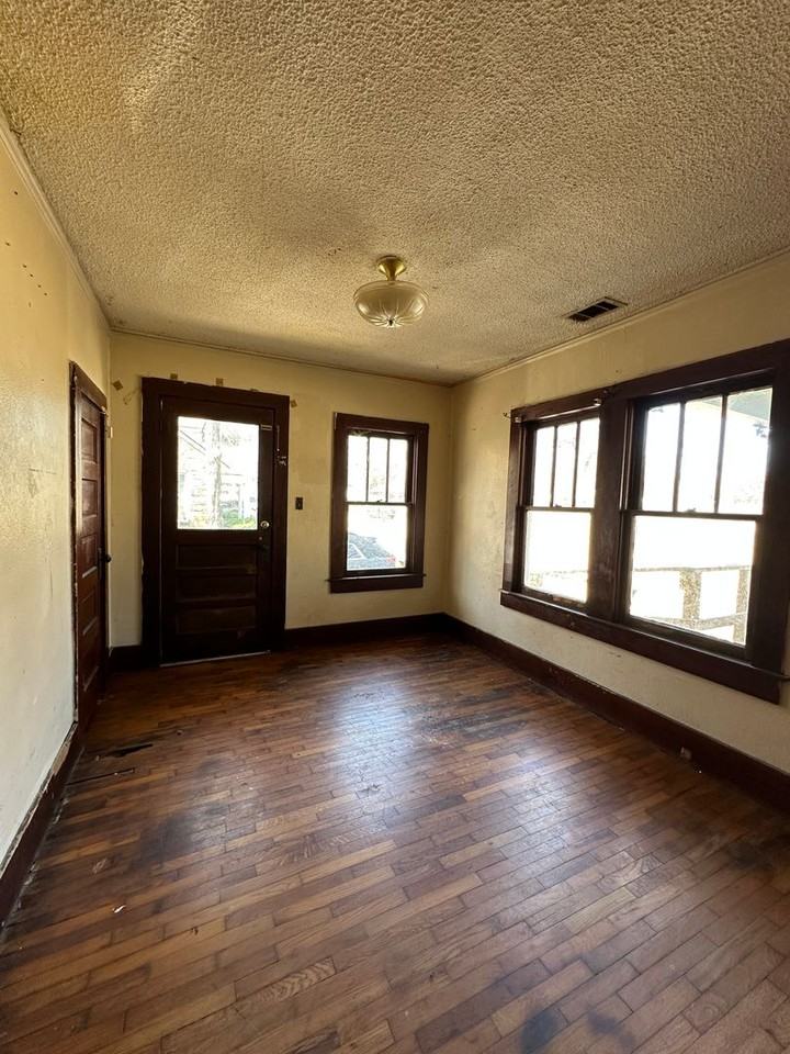 522 S 6th St - Photo 3 of 13