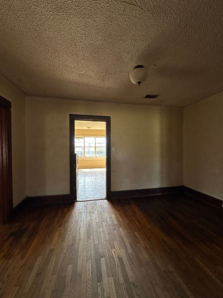 522 S 6th St - Photo 7 of 13